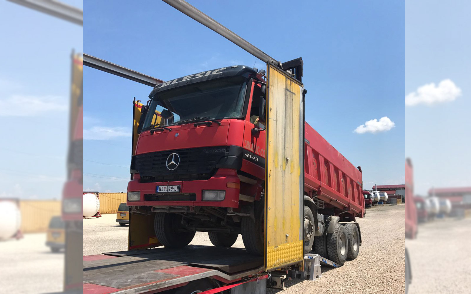 Mercedes Actros kiper u prikolici